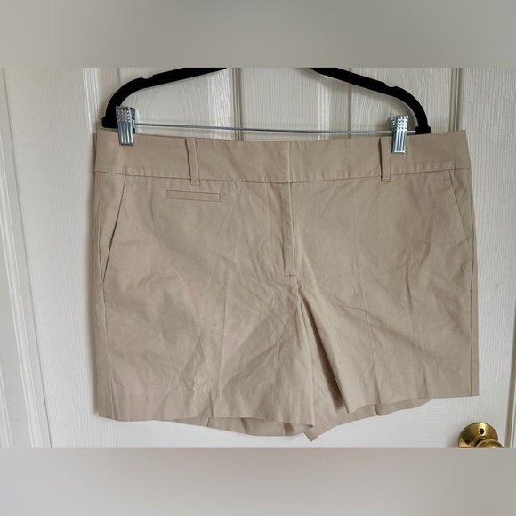 Ann Taylor Classic Fit Tan Shorts Size 14 - Picture 1 of 10